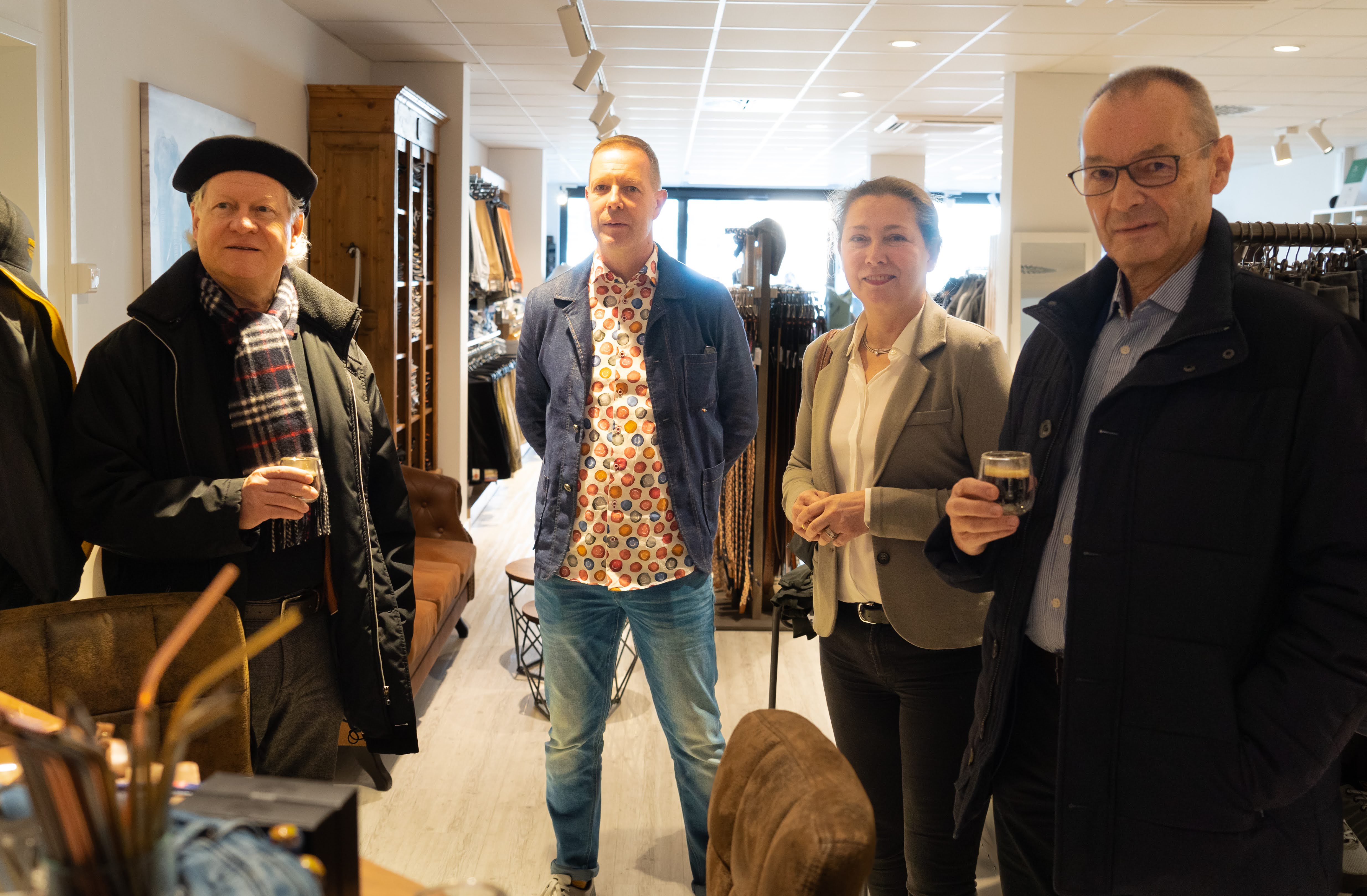Die Abgeordneten bei ihrem Besuch bei AN.DY Faschion.Life.Style - Herrenmode