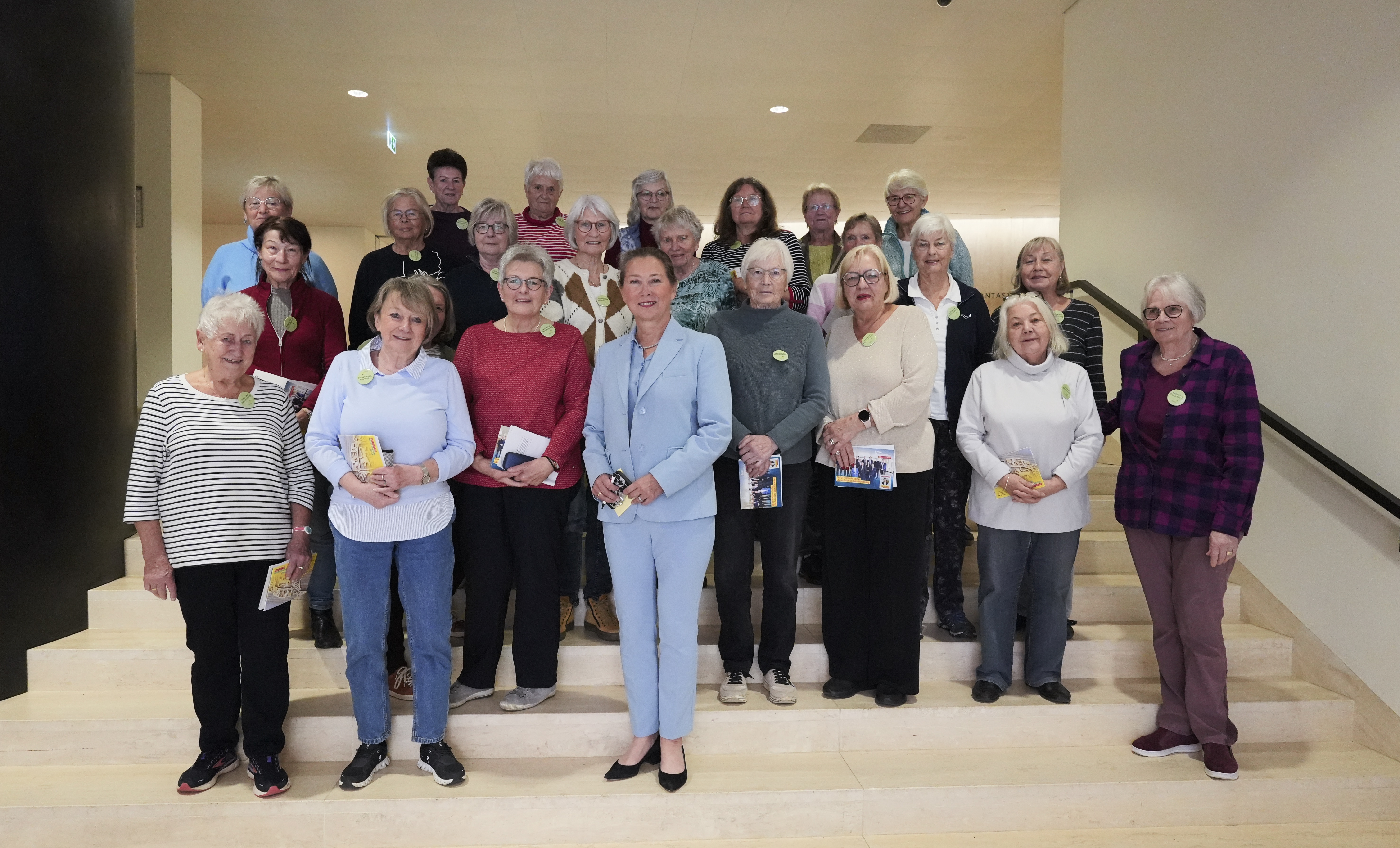 Die Fellbacher Landfrauen zu Gast bei Julia Goll MdL im Landtag von Baden-Württemberg (Foto: Joachim Kiessling).