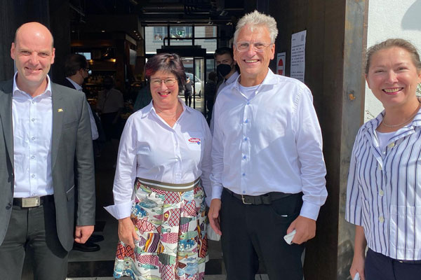 Im Bild mit Landtagsfraktionskollege Georg Heitlinger (links im Bild) und Ehepaar Margit und Werner Häfele
